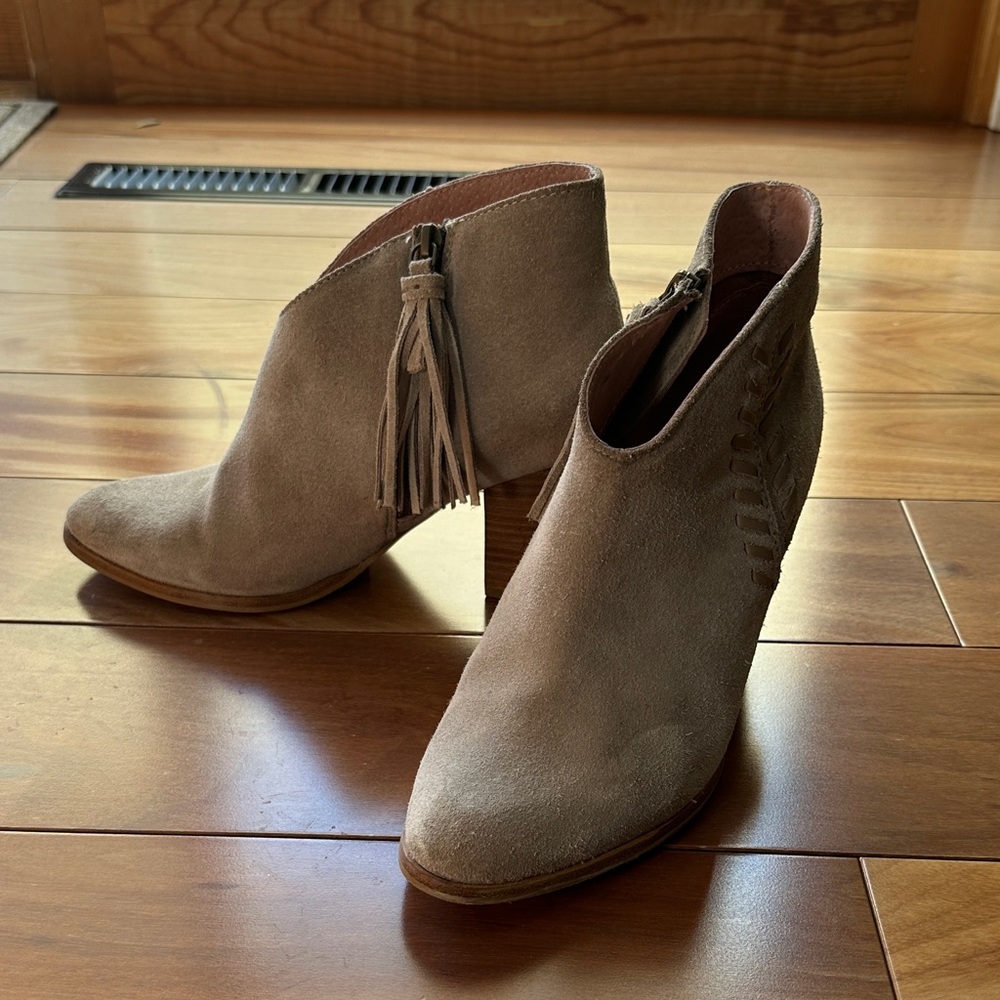 Lien Do Tan Suede Ankle Boots 9